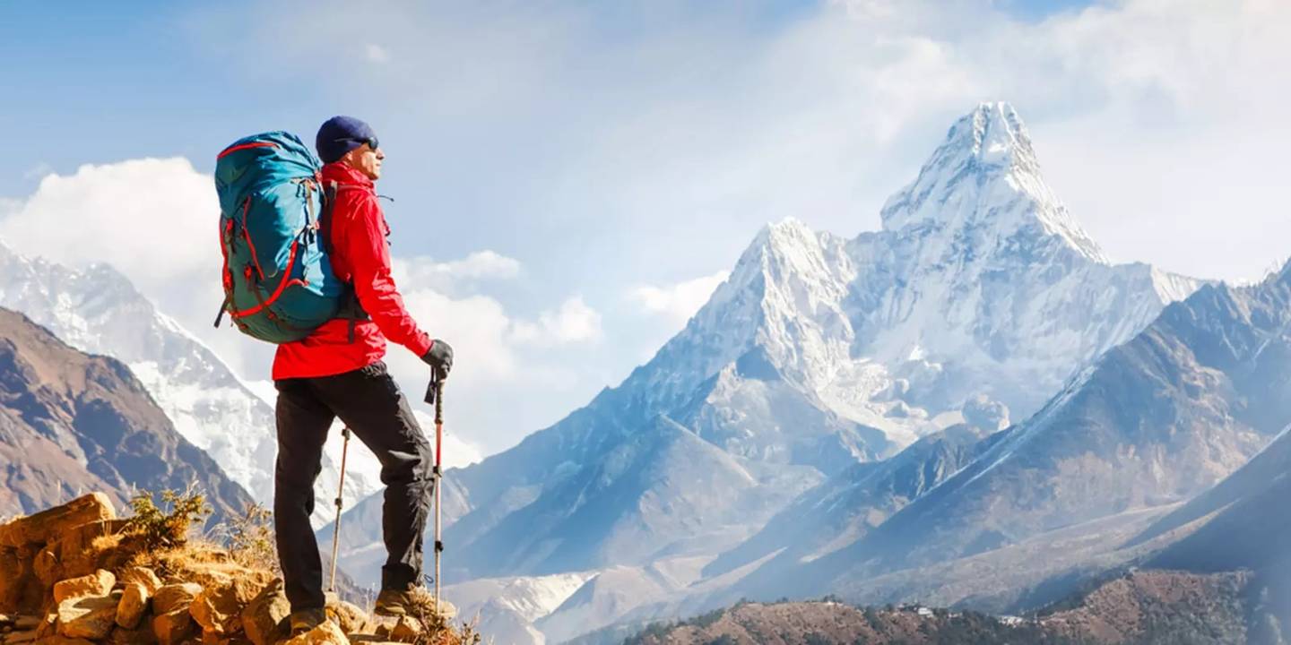 Person framför Mount Everest